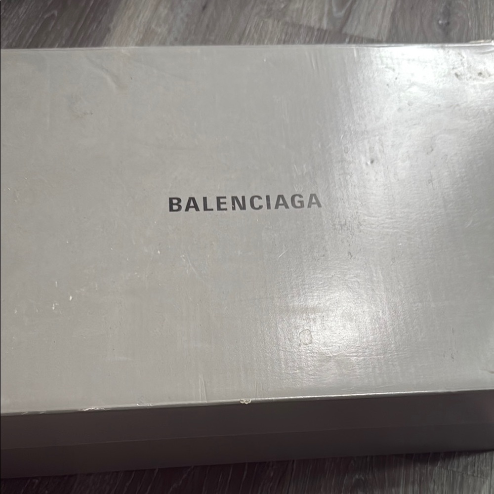 (BARELY USED ) Balenciaga Track LED Sneaker Black, 39 (6)  Designer & Fashion